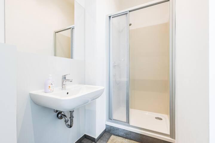 Budget Rooms West With Shared Kitchen فيينا المظهر الخارجي الصورة