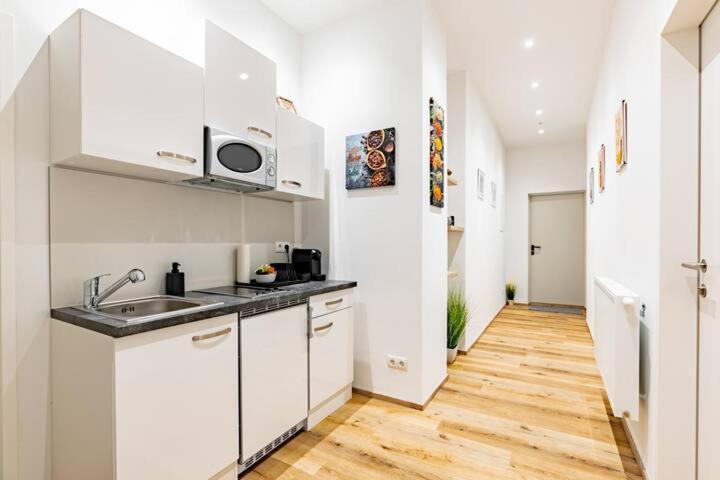 Budget Rooms West With Shared Kitchen فيينا المظهر الخارجي الصورة